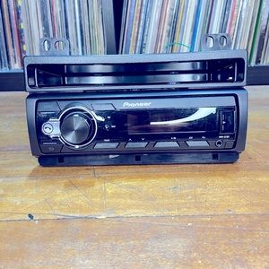 COPY - 🎼Pioneer In-Dash Built-In Bluetooth/USB Car Stereo🎼